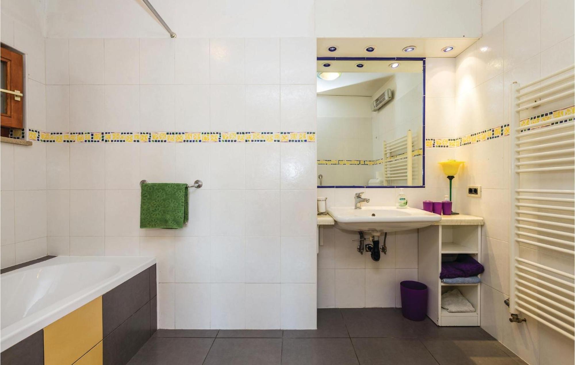 Stunning Apartment In Rijeka With 1 Bedrooms And Wifi מראה חיצוני תמונה